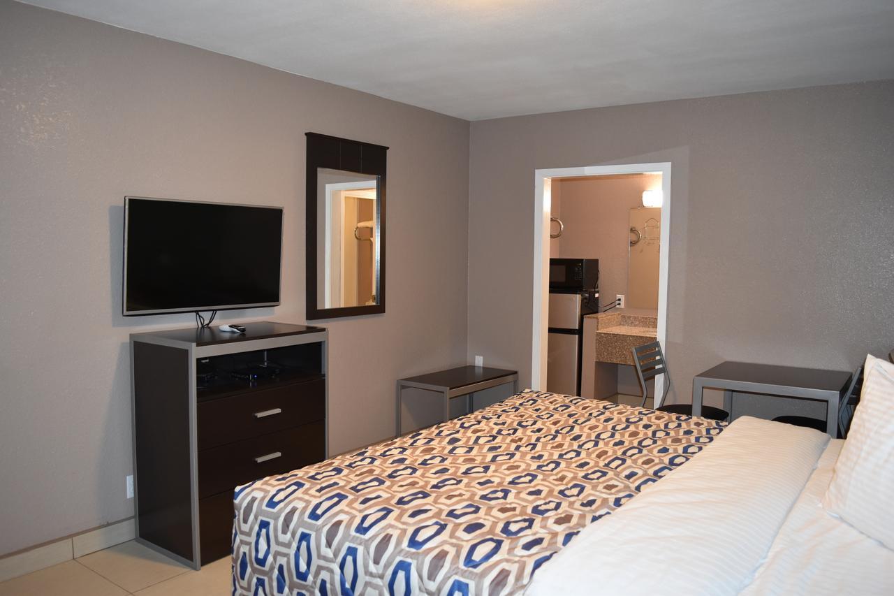 Woodfield Inn And Suites Yoakum Экстерьер фото