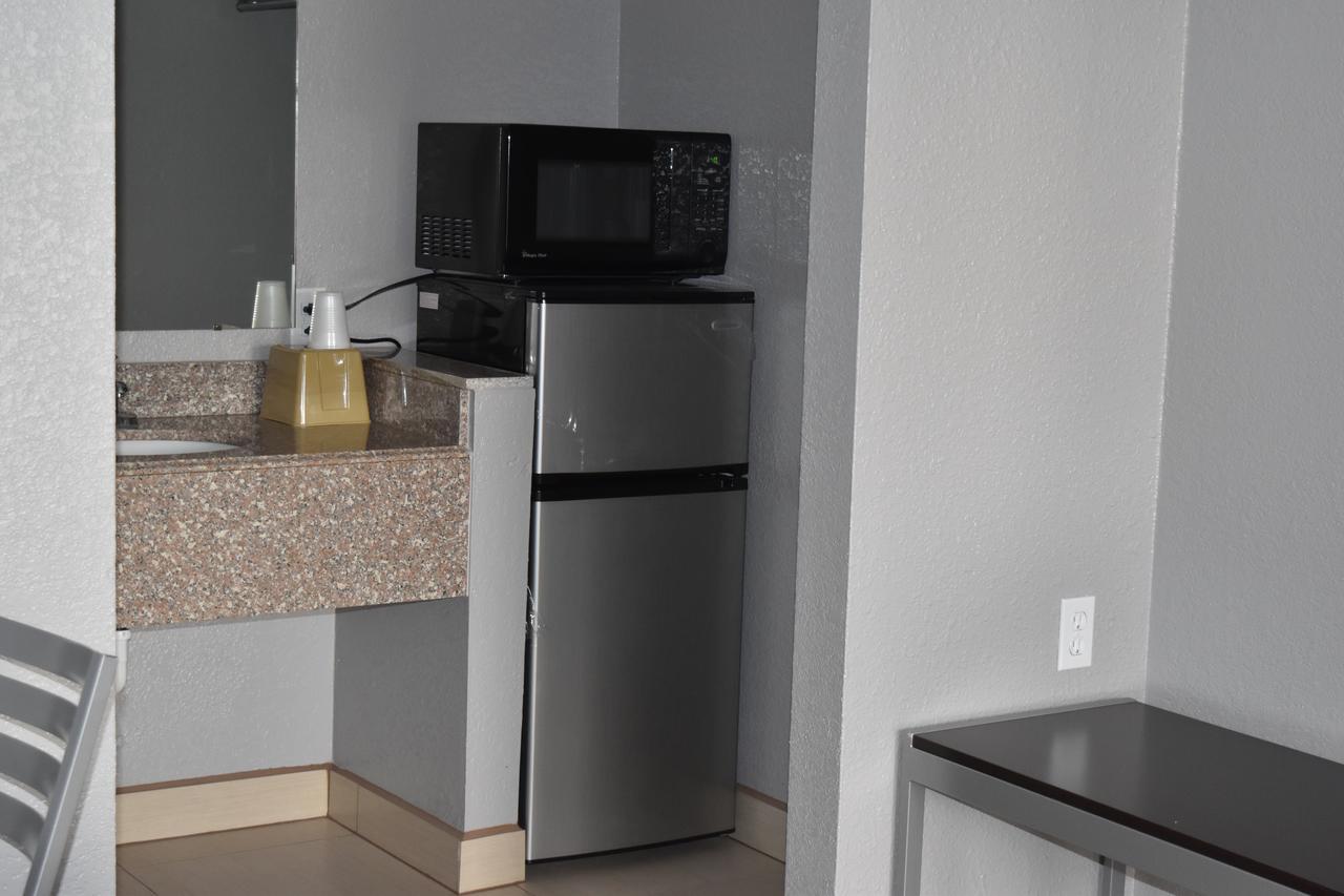 Woodfield Inn And Suites Yoakum Экстерьер фото