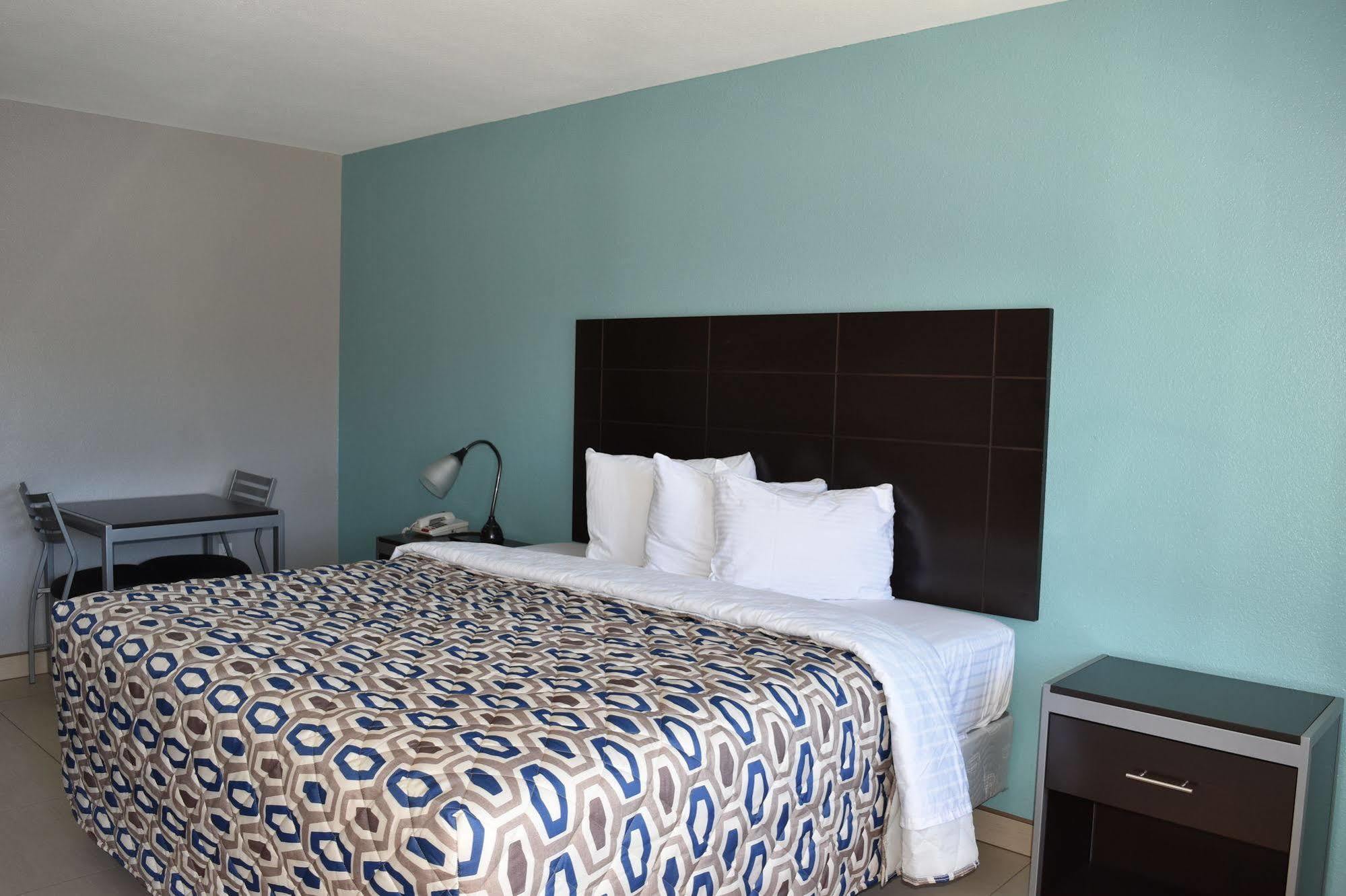 Woodfield Inn And Suites Yoakum Экстерьер фото