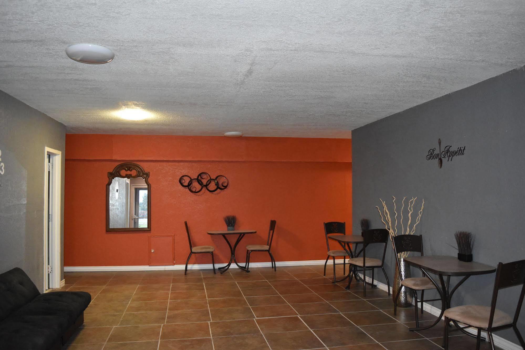 Woodfield Inn And Suites Yoakum Экстерьер фото